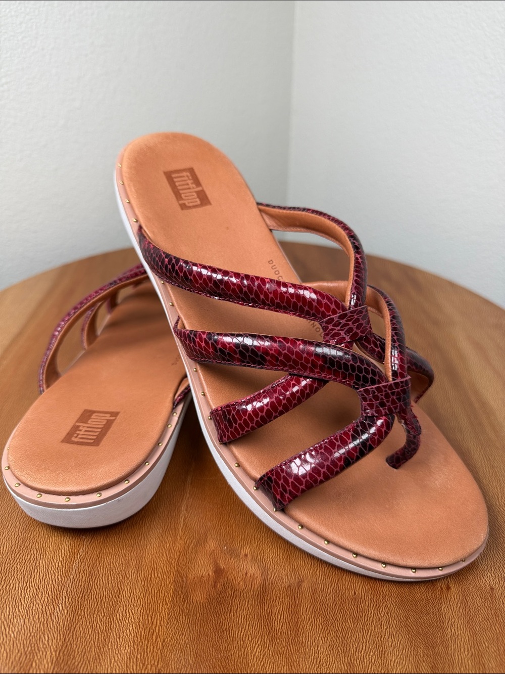 FitFlop Strappy Red Snakeskin Tan Leather Micro-Stud Details Size 8